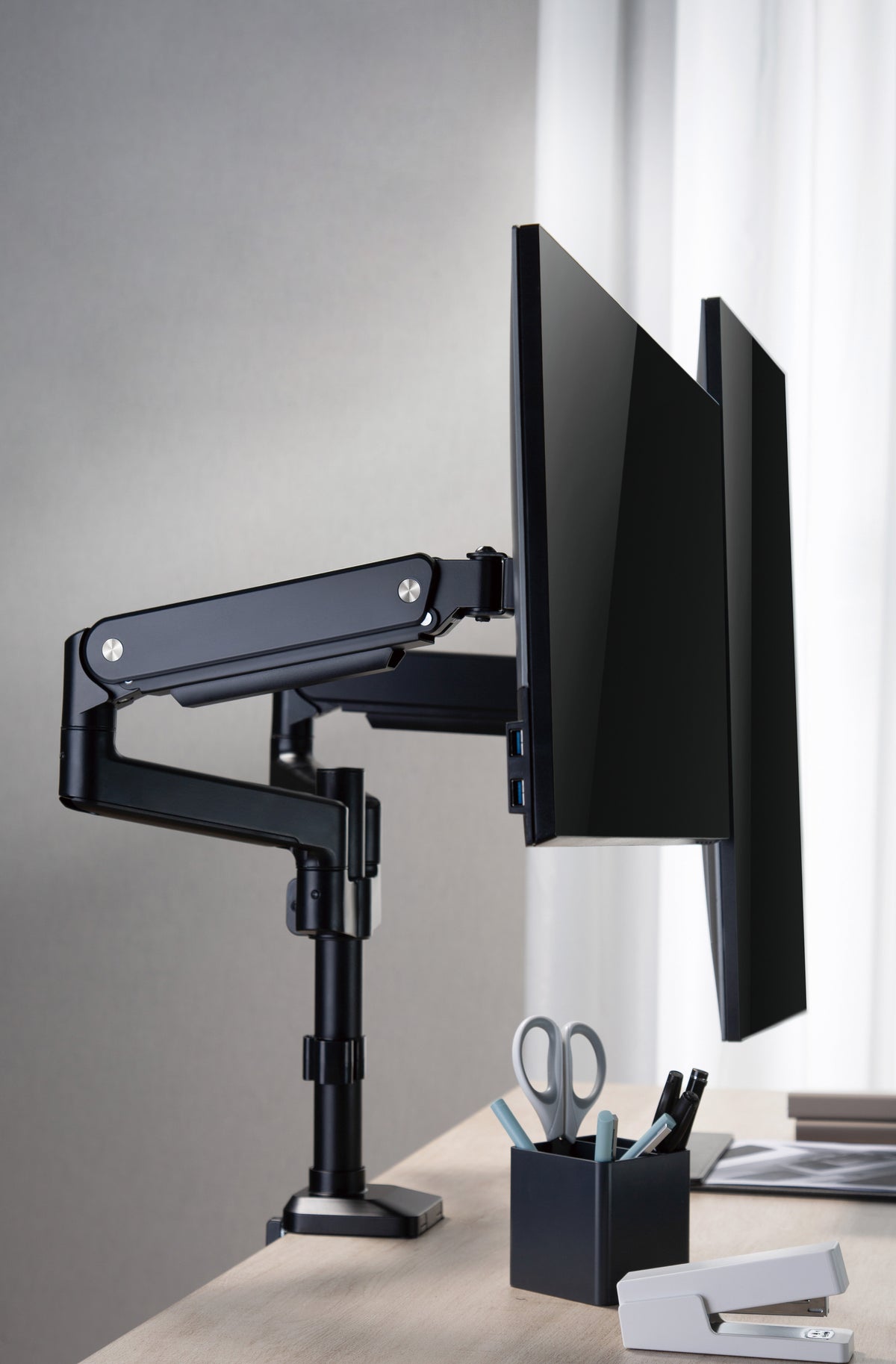 Gameon go-2045 pole-mounted spring-assisted dual monitor arm for gaming and office use 17’’ - 32’’ each arm up to 9 kg