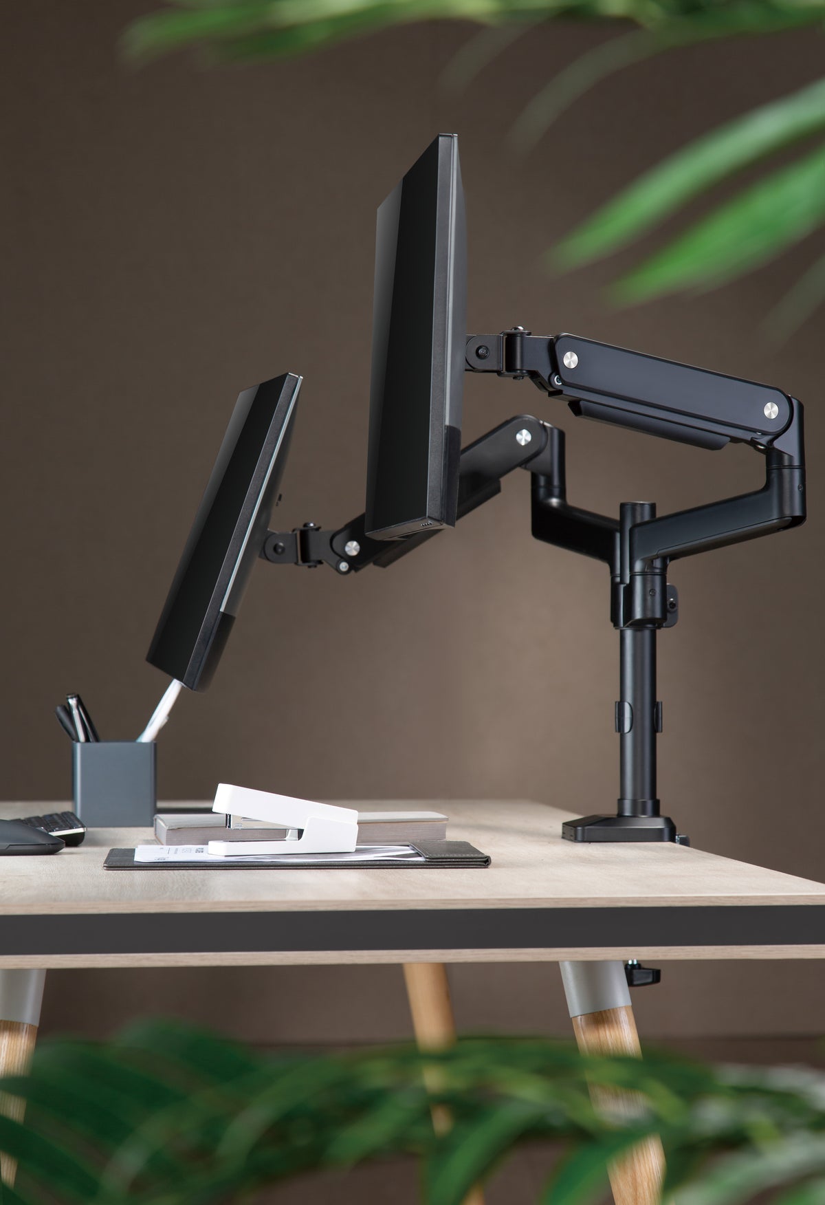 Gameon go-2045 pole-mounted spring-assisted dual monitor arm for gaming and office use 17’’ - 32’’ each arm up to 9 kg