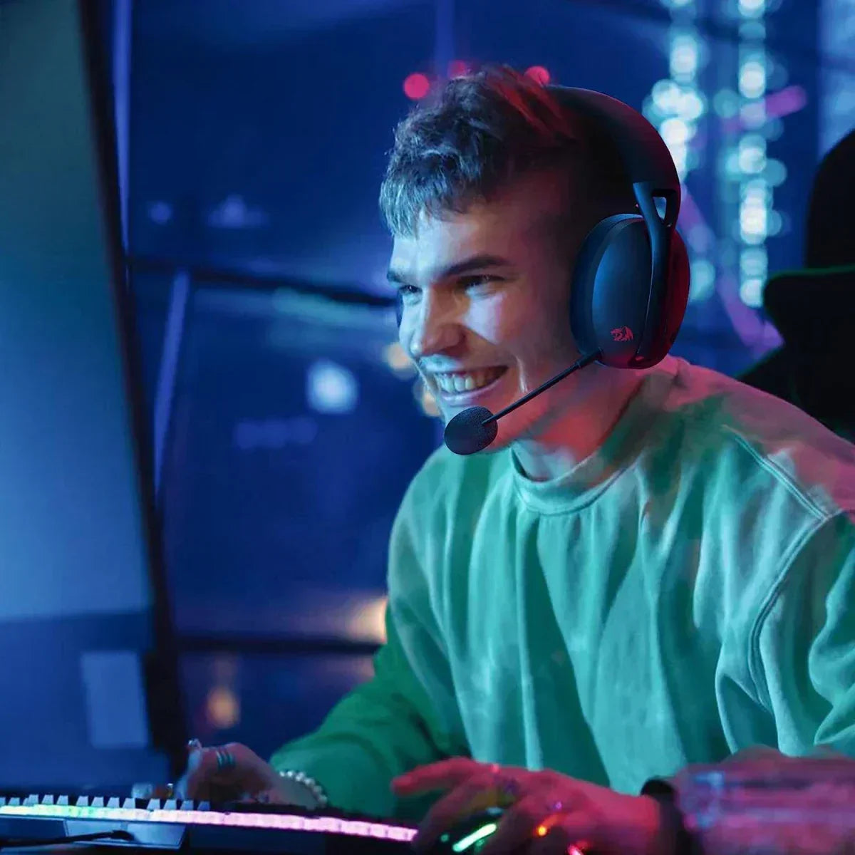 Redragon h848 wireless gaming headset - lightweight design with 7.1 surround sound
